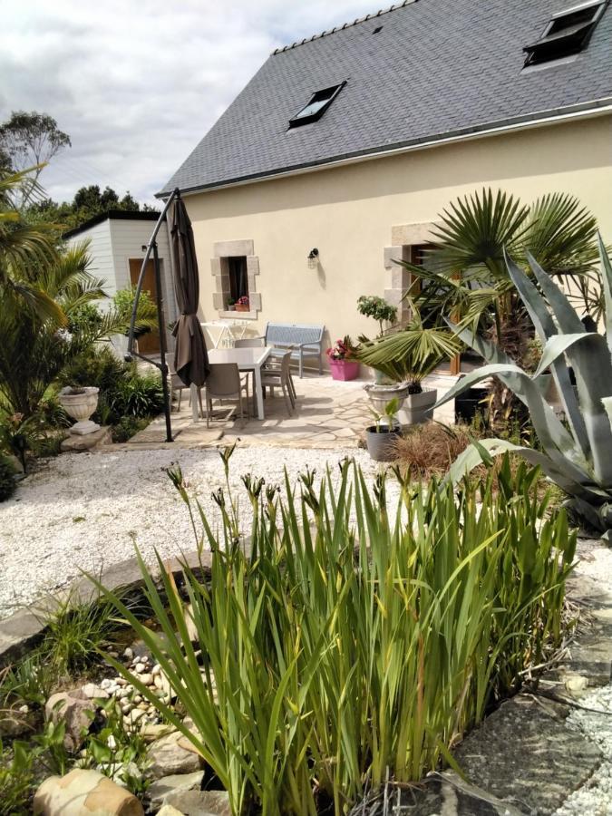 Hotel Chez Michel Et Michele Calan Esterno foto