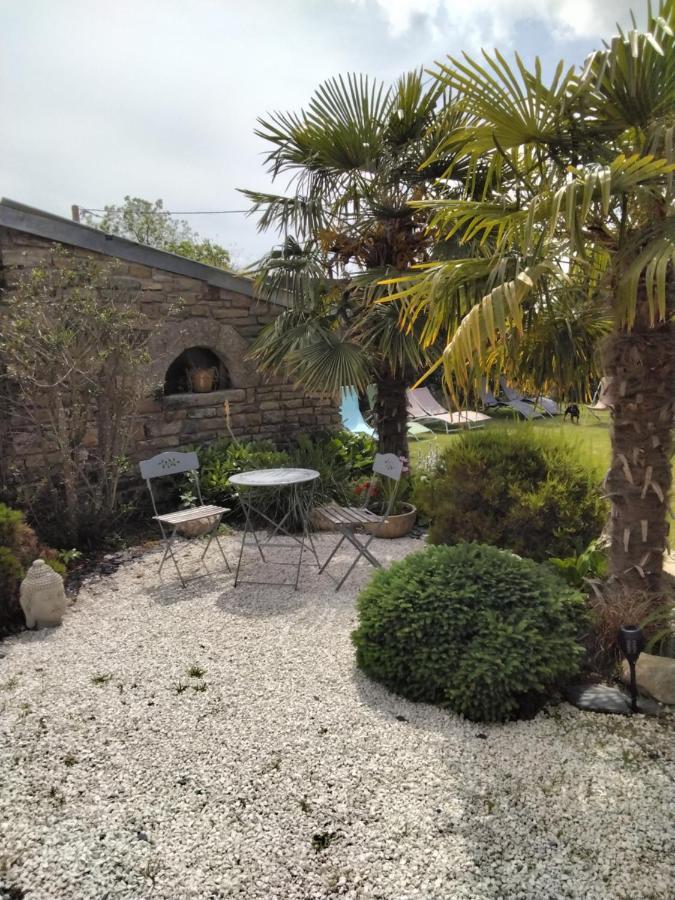 Hotel Chez Michel Et Michele Calan Esterno foto